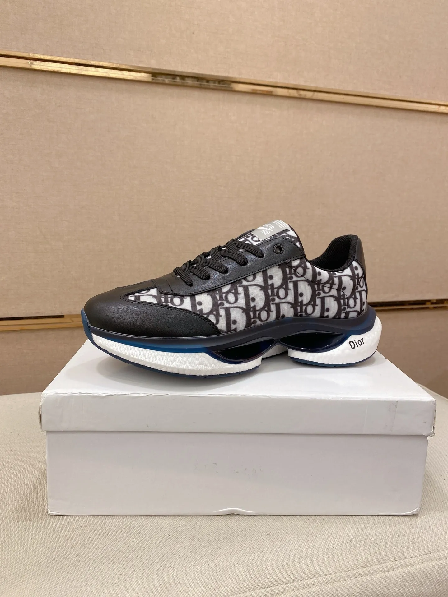 Men's shoes💰 462💰🇮🇹🇮🇹Dior d The new model is on sale at the same time at the counter. The upper 🇮🇹 is imported Italian first-layer cowhide, and the lining is fully imported sheepskin 💪💪. It is a complete 1⃣️ to 1⃣️ replica 🇮🇹💪💪, ⚠ Sole: The original sole is specially provided by the original factory. The exclusive movable molded sole is super comfortable. ⚠Original factory single goods, 🔍🔍high quality, you can enter and leave the counter at will, welcome to compare⚠. Code number:38-44